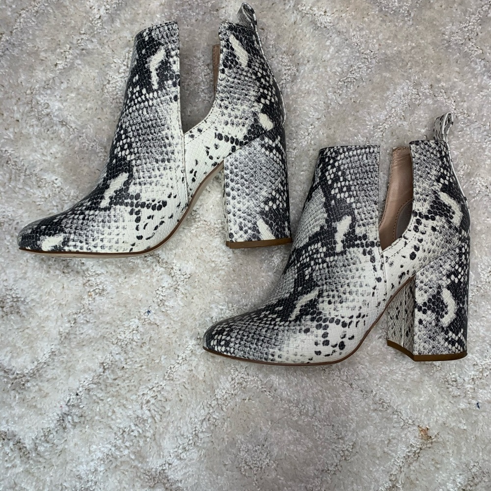 Steve Madden booties size 7.5